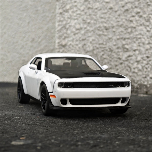 1:24 Dodge Challenger SRT Alloy Sports Car Model Diecasts Metal Toy Vehicles Car Model High Simulation Collection Kids Toy Gift